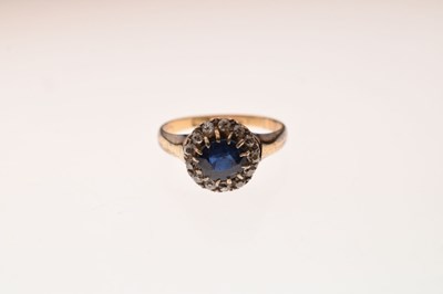 Lot 22 - 18ct gold sapphire and diamond cluster ring