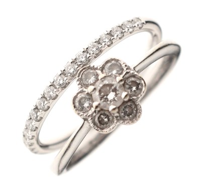 Lot 17 - 18ct white gold diamond daisy cluster ring