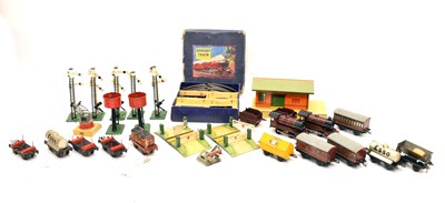 Lot 243 - Quantity of Hornby O gauge railway trainset items