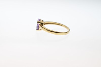 Lot 37 - 9ct gold and amethyst ring