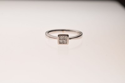 Lot 20 - 9ct white gold diamond ring