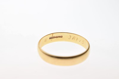 Lot 40 - 18ct gold wedding band