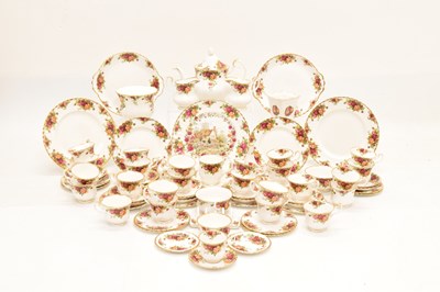 Lot 299 - Extensive service of Royal Albert 'Old Country Roses' part service