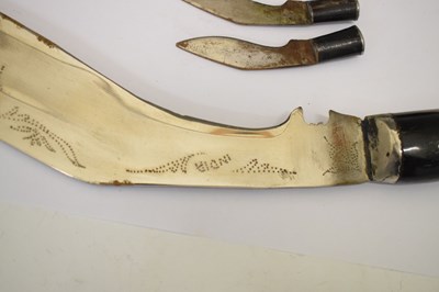 Lot 253 - Indian Kukri knife and a modern dagger