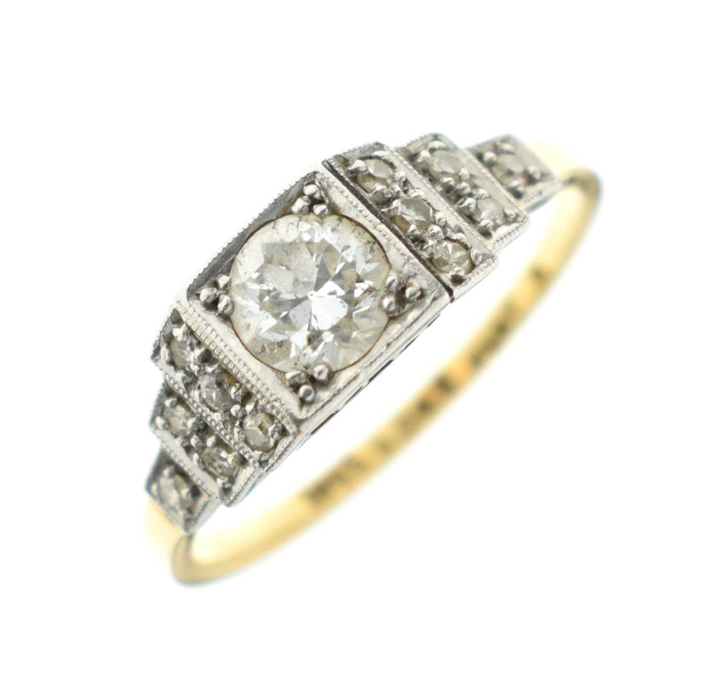 Lot 12 - Art Deco era diamond ring