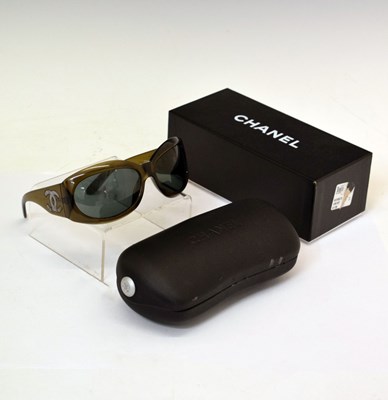 Lot 143 - Chanel - Lady's sunglasses