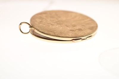 Lot 49 - 9ct gold circular locket