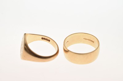 Lot 43 - Two 9ct gold rings