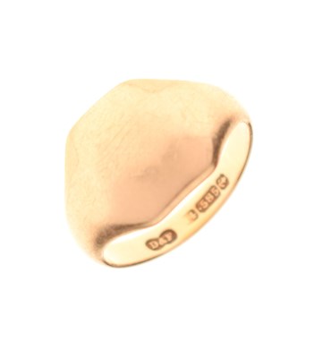 Lot 39 - 14ct gold signet ring