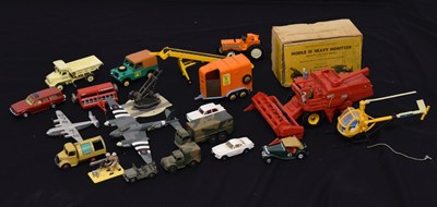 Lot 253 - Mixed quantity of mainly diecast model vehicles and accessories