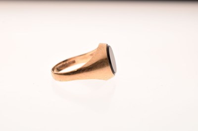 Lot 42 - 9ct gold black onyx signet ring