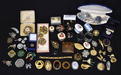 Lot 93 - Large collection of vintage and other costume jewellery