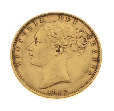 Lot 102 - Queen Victoria gold young head sovereign, 1852