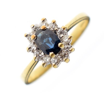Lot 14 - 18ct gold sapphire and diamond cluster ring