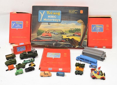 Lot 258 - Triang Minic Motorways OO/HO gauge set M.1501