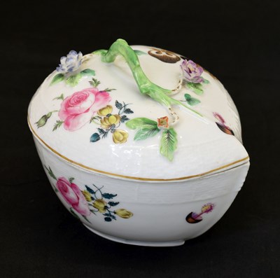 Lot 219 - Meissen Marcolini period lidded bowl