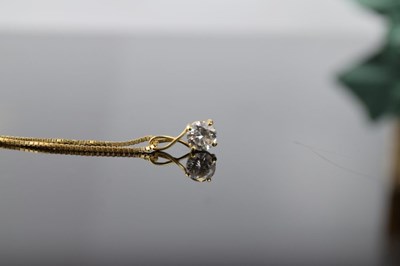 Lot 36 - Single stone diamond pendant on chain