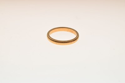 Lot 35 - 22ct gold 'D' section wedding band