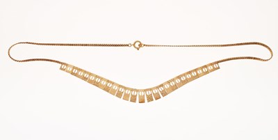 Lot 53 - 9ct gold Cleopatra style necklace