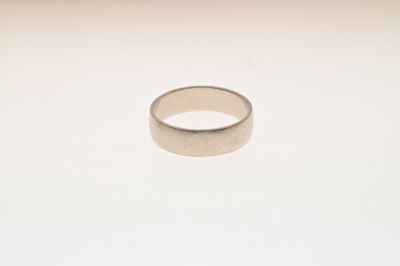 Lot 34 - Palladium wedding ring