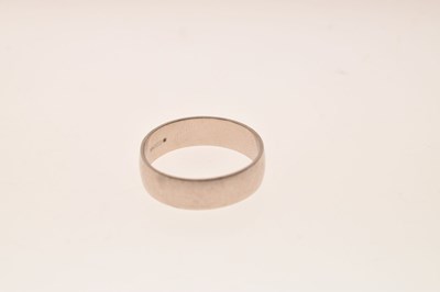 Lot 34 - Palladium wedding ring