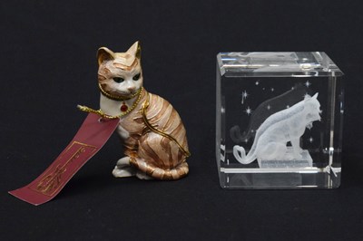 Lot 203 - Crystal Impressions 'Catsin Love' paperweight