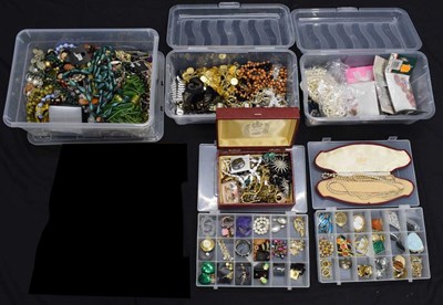 Lot 88 - Large quantity of costume jewellery