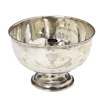 Lot 148 - George V silver pedestal bowl with presentation inscription 'Lord Knaresborough's Prize'