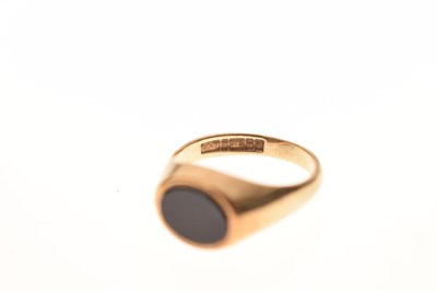 Lot 14 - 9ct gold and black onyx signet ring