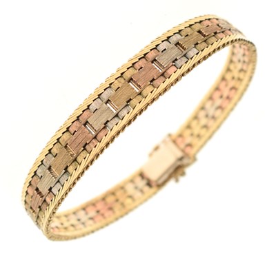 Lot 77 - 9ct three-colour gold bracelet