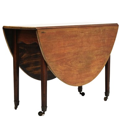 Lot 655 - George III mahogany drop leaf table