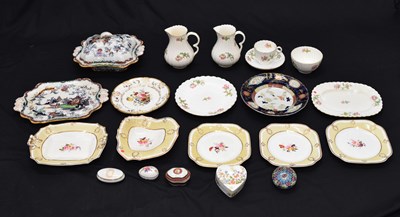 Lot 526 - Quantity of Victorian and later ceramics