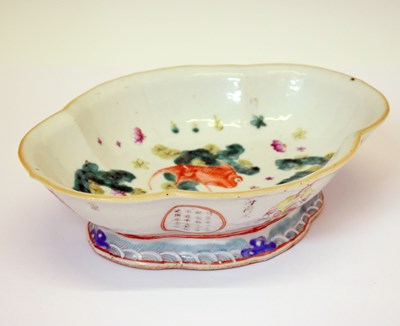 Lot 341 - Chinese Canton Famille Rose porcelain cartouche-shaped dish