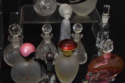 Lot 385 - Quantity of modern glass scent and perfume bottles