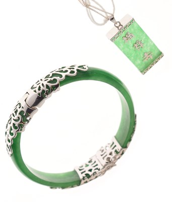 Lot 83 - Dyed jade snap bangle and pendant