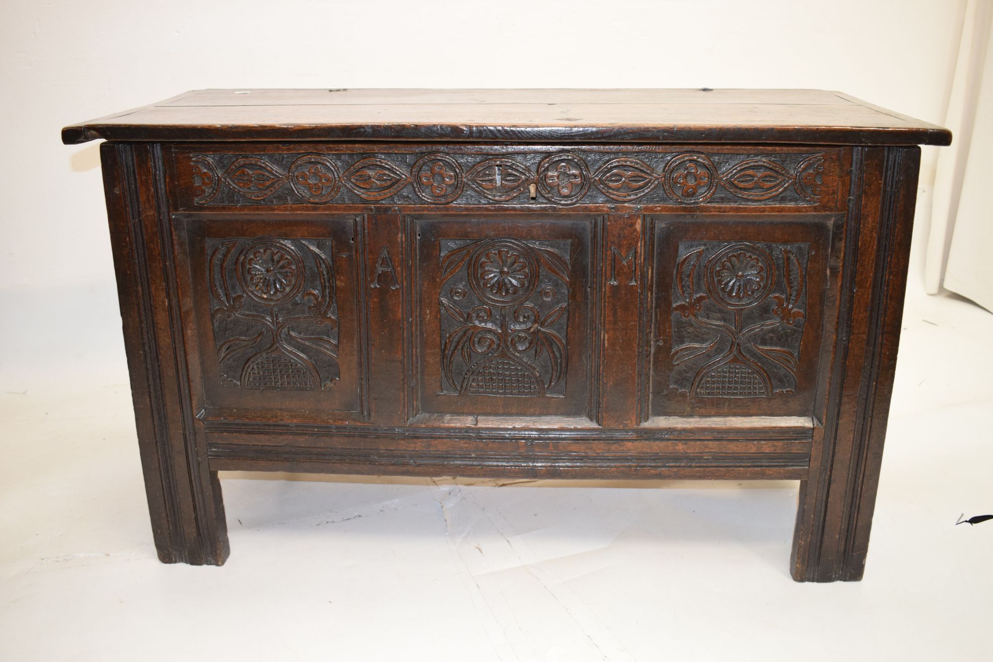 Lot 399 - 17th century oak coffer