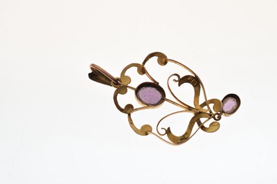 Lot 32 - Art Nouveau yellow metal (9c) brooch and pendant