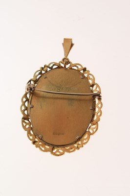 Lot 33 - Yellow metal (750) miniature portrait brooch / pendant