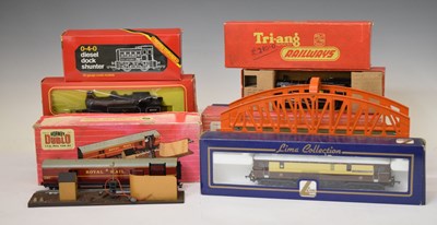 Lot 283 - Quantity of Triang, Hornby and other locomotives and accessories