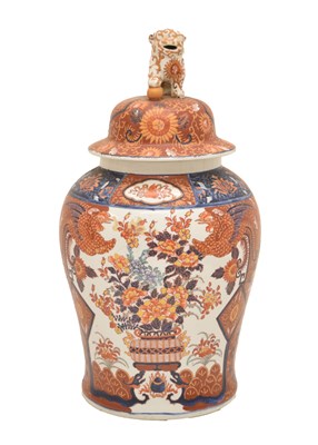 Lot 472 - Large Japanese Imari jar and cover with Dog of Fo finial