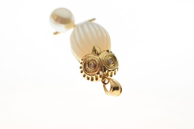 Lot 41 - Unusual yellow metal (K18), diamond and pearl owl pendant