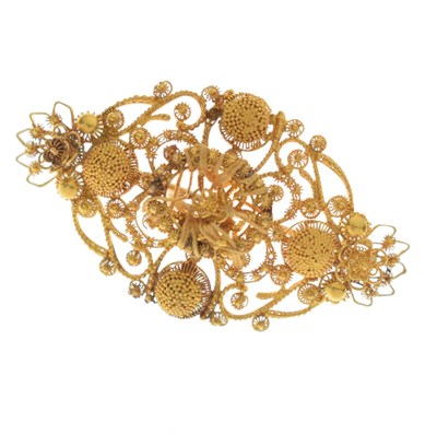 Lot 36 - Cannetille yellow metal brooch, 19th century