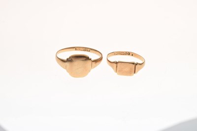 Lot 22 - Two 9ct gold signet rings