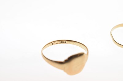 Lot 22 - Two 9ct gold signet rings