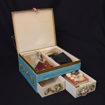 Lot 107 - Quantity of costume jewellery