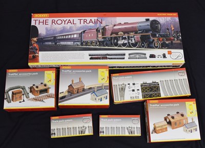 Lot 276 - Hornby - Boxed 00 gauge  'Royal Train' trainset and boxed accessories