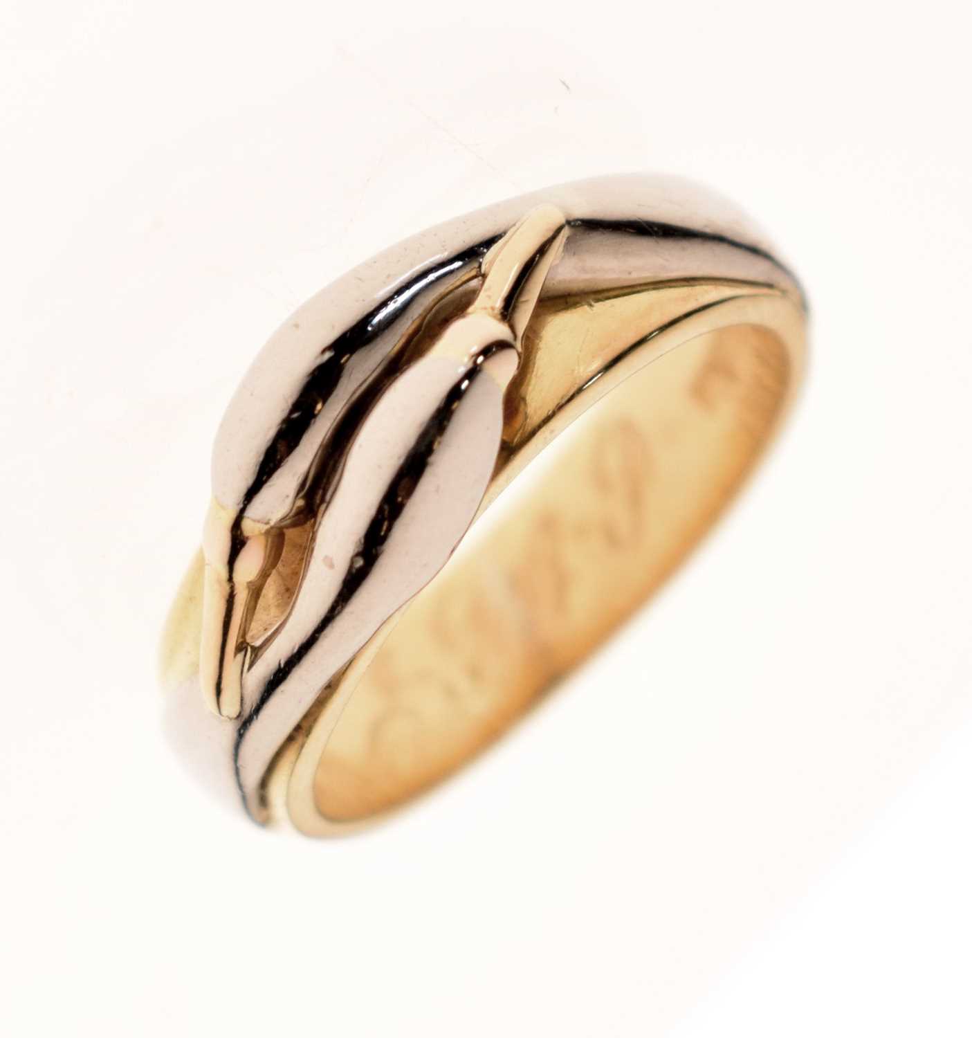 Lot 13 - 18ct gold 'Double Swan' wedding band ring