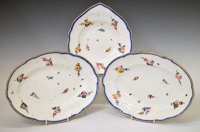 Lot 199 - Three Nantgarw porcelain plates