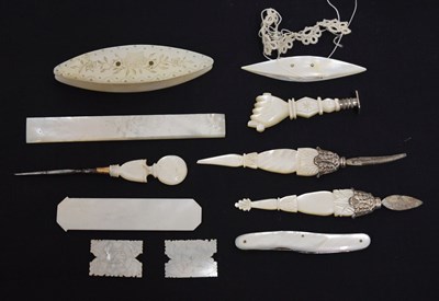 Lot 304 - Quantity of mother-of-pearl items