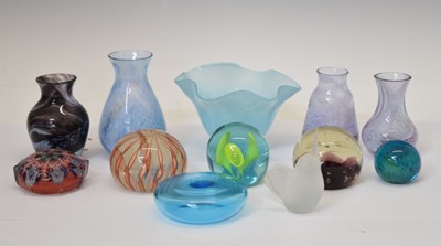 Lot 379 - Quantity of modern art glas